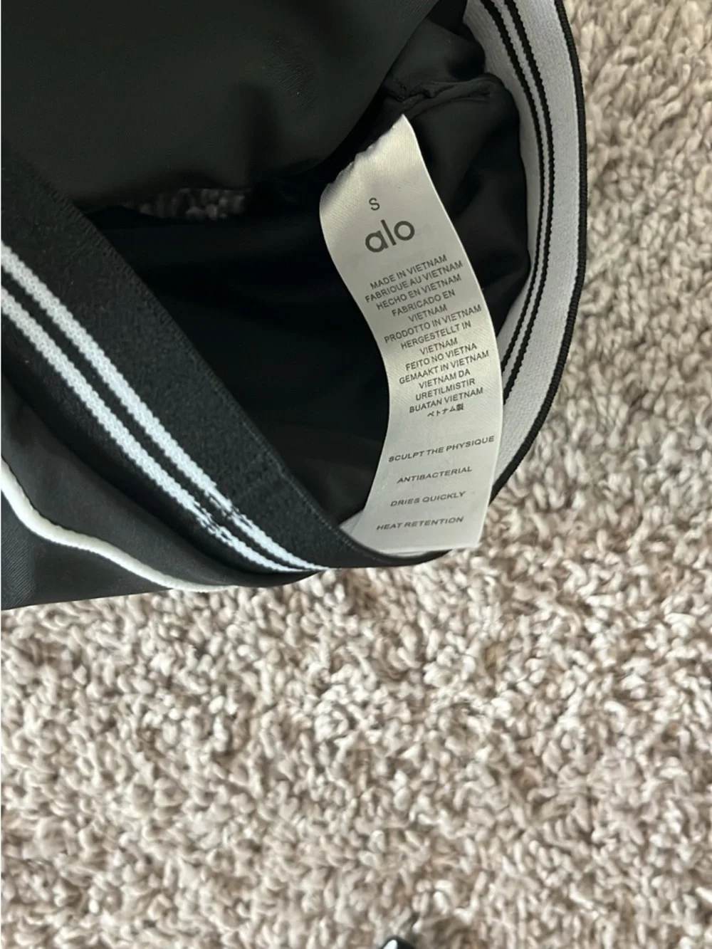 ALO Yoga Black with White Piping Leggings & Sports Bra Set - Picture 4 of 8